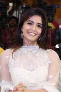 amritha aiyer saree