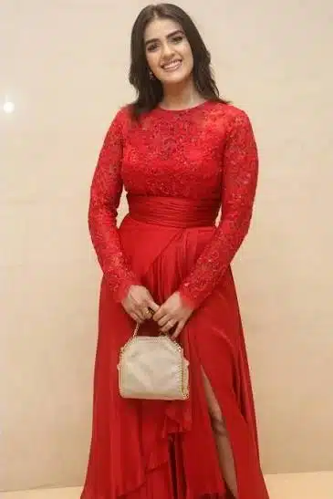 kavya thapar hot image